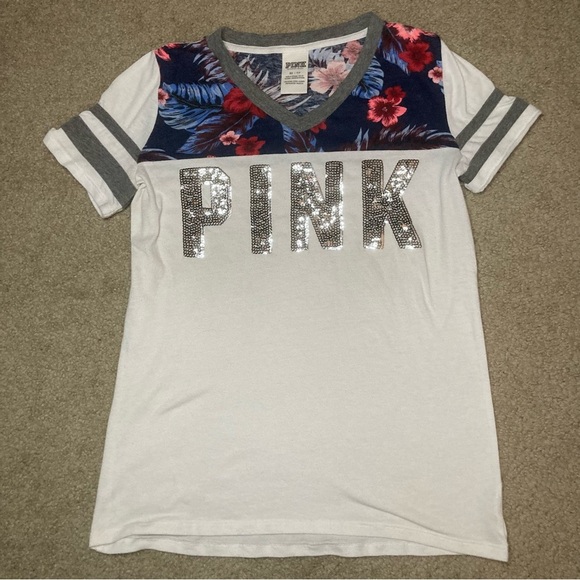 Vintage Y2K Victoria’s Secret Pink Sequin T-Shirt Size XS - Picture 1 of 5